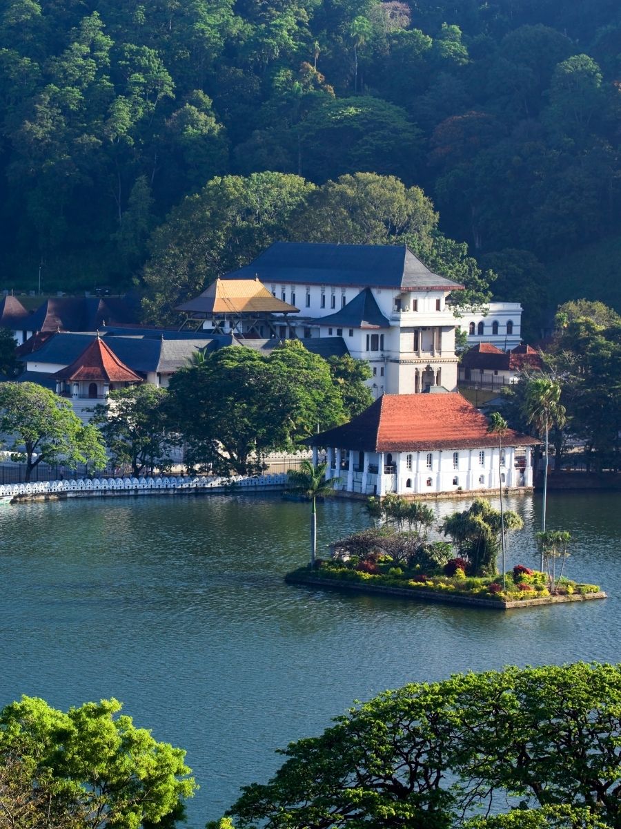 Kandy - Sacred temples, botanical gardens and cultural shows