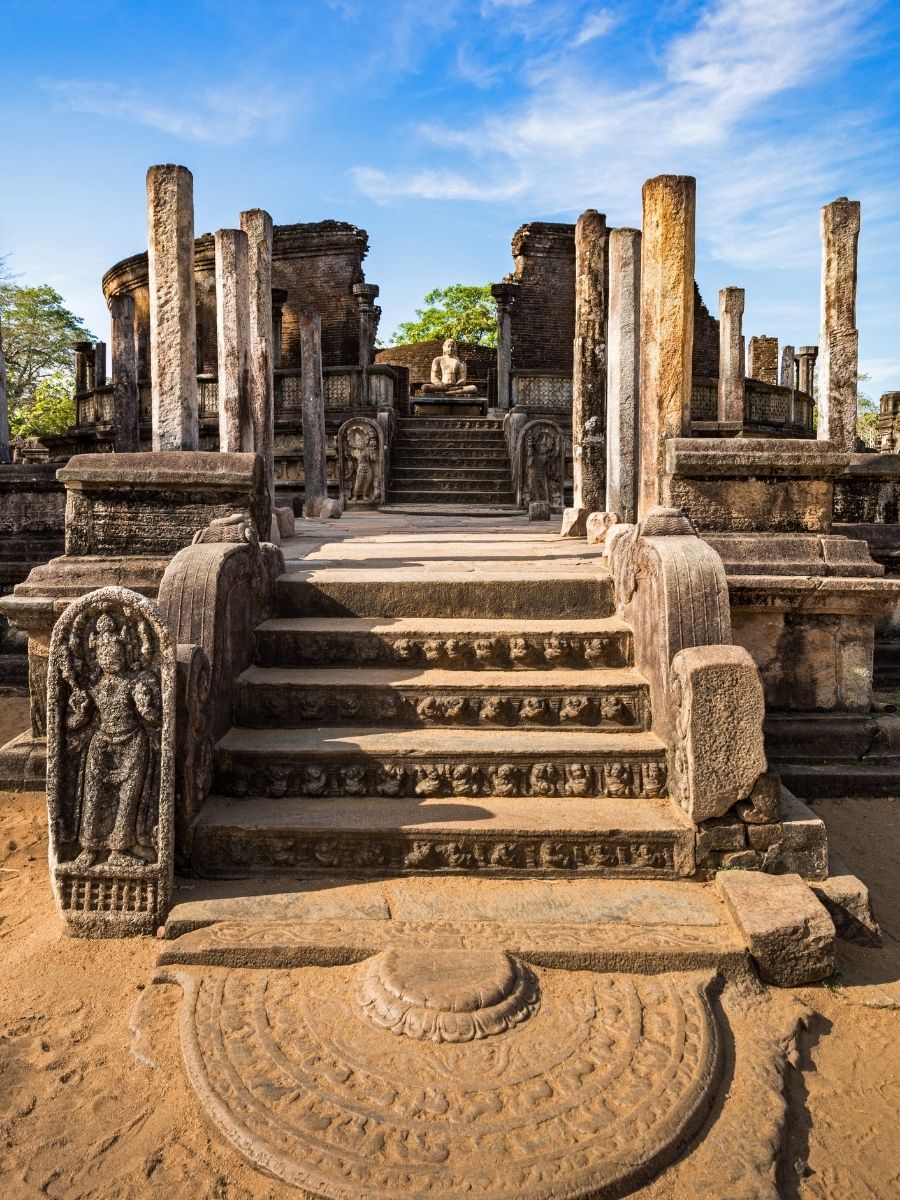 Private driver for Sri Lanka Cultural Triangle Sigiriya Dambulla Polonnaruwa - Lanka Cab Travels