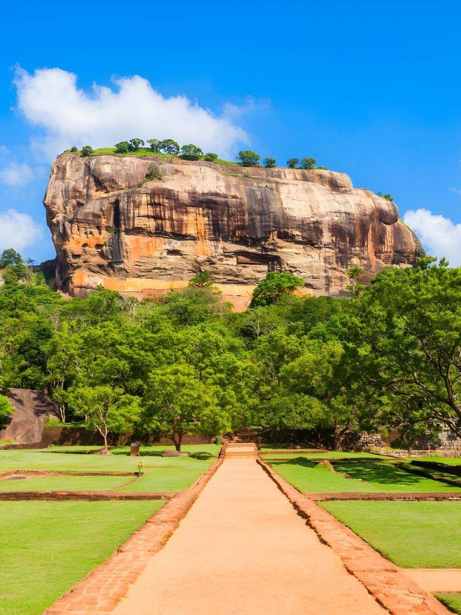 Sigiriya - Ancient rock fortress rising 200m above the Sri Lanka jungle