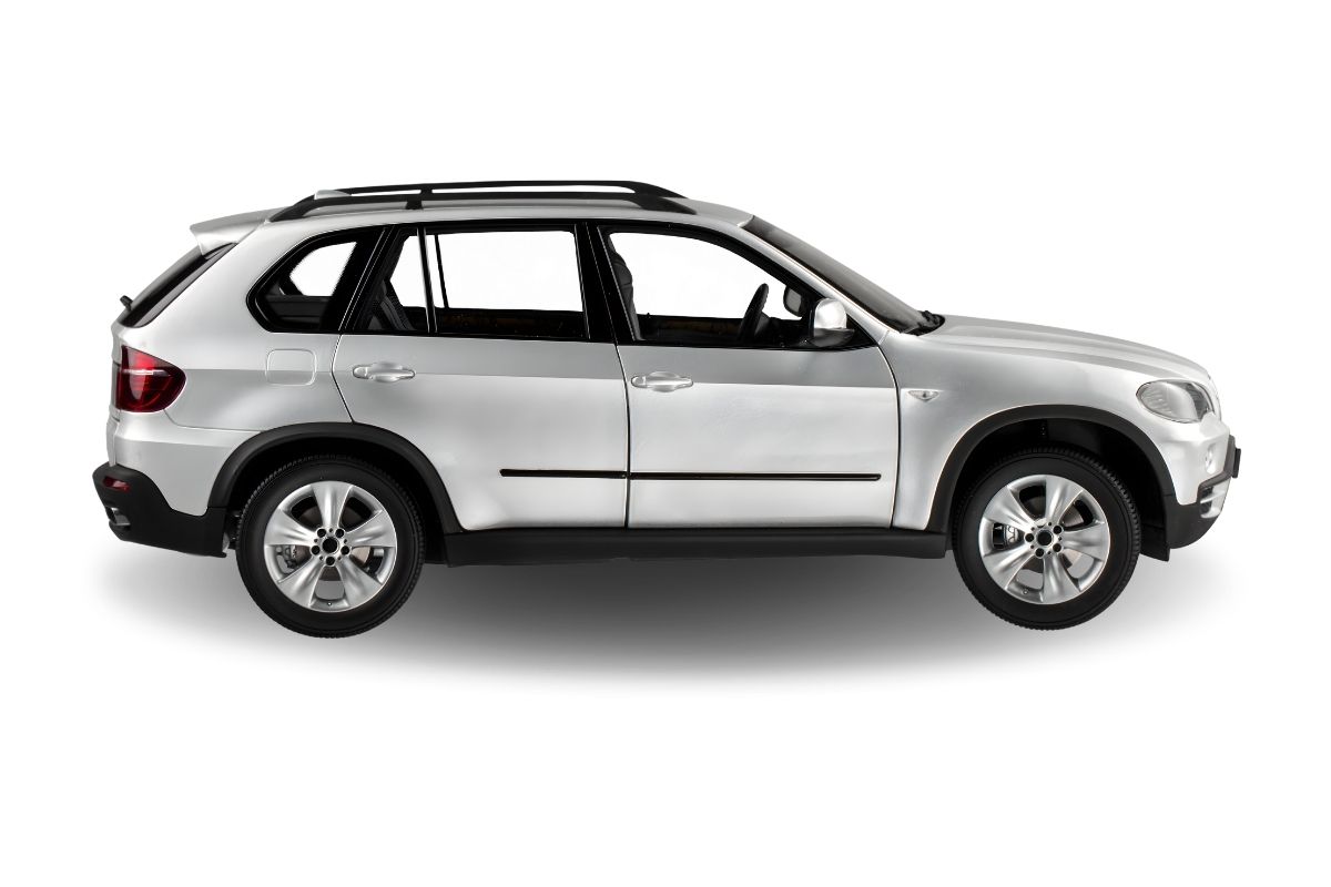 Comfortable tourist SUV with private driver for Sri Lanka hill country and family road trips - Lanka Cab Travels